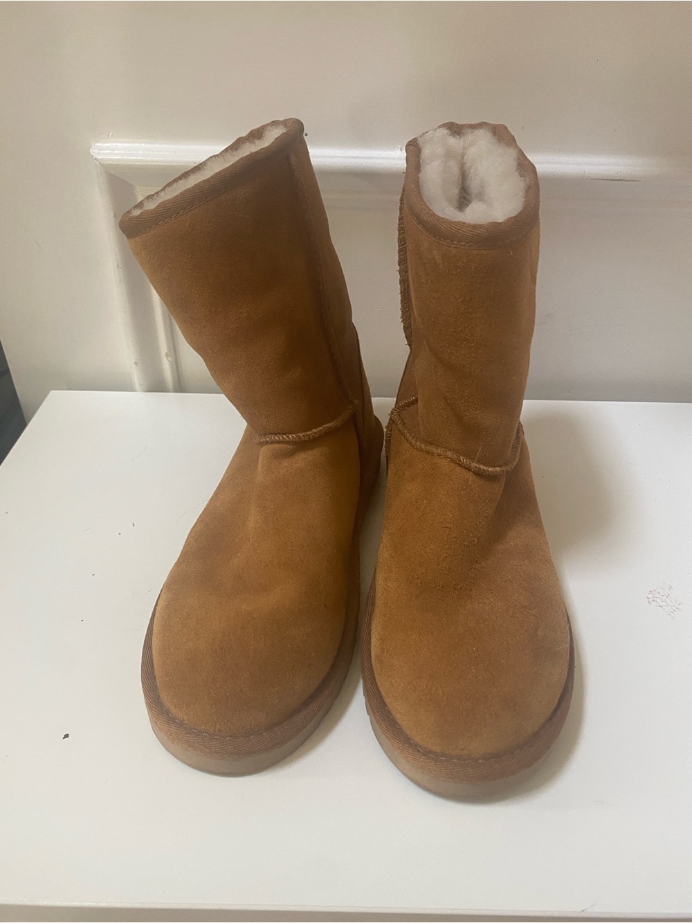 LIKE NEW Ugg Koolaburra Shearling-Lined Boots - Chestnut Brown size 7
